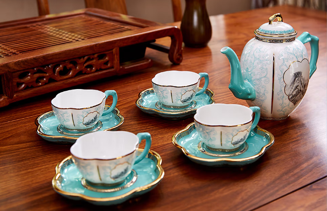 適合家用或禮品饋贈的骨瓷茶壺茶杯套裝