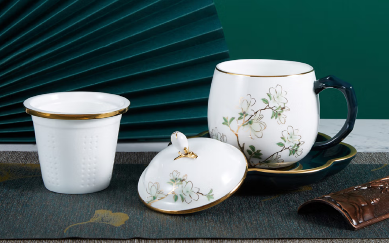 適合家用或禮品饋贈的中國風帶蓋骨瓷杯